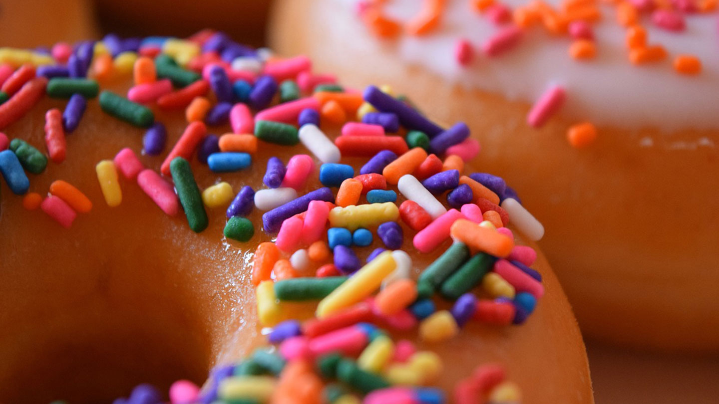 Färgglada donut med strössel, typiska för USA och Nordamerika.