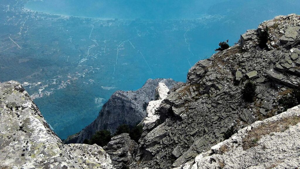 Bild av berget Ipsarion på Thassos, med en dramatisk vy över landskapet.