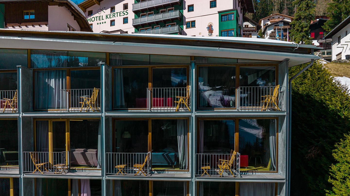 Ett vackert lyxhotell i skidorten St. Anton am Arlberg, Österrike.