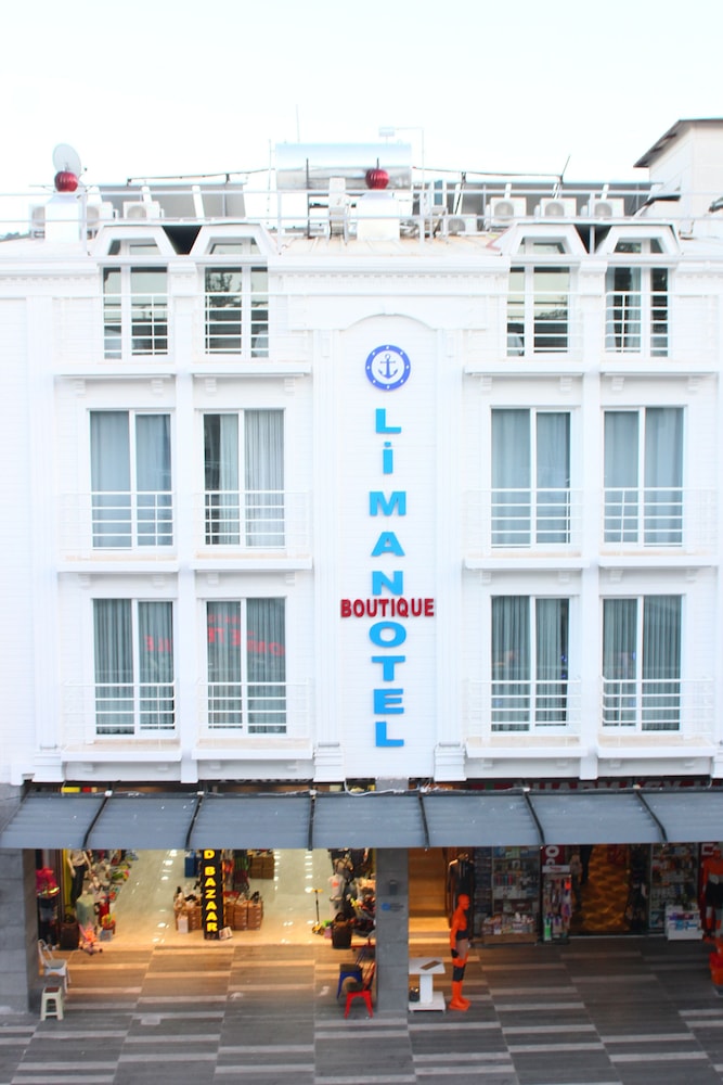 Liman Boutique Otel i Kemer med butikslokal i bottenvåning.