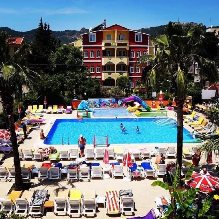 Poolområde vid Sun Apartments i Dalaman, Turkiet.