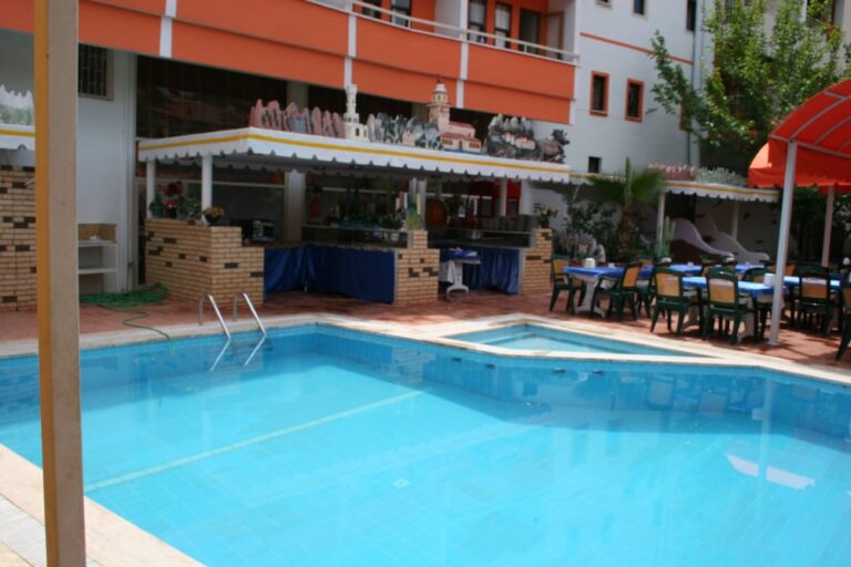 Poolområde vid Vois Kemer Hotel & SPA i Kemer.