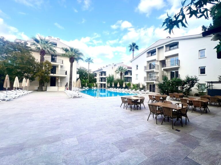Poolområde vid Club Palm Garden Keskin Hotel i Dalaman.