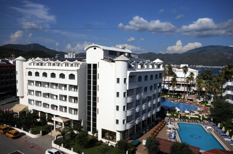 Hotel My Dream i Dalaman med poolområde och hotellfasad.